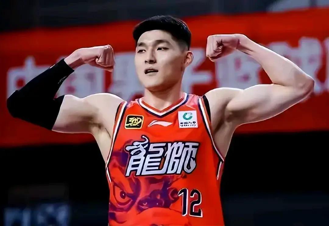 北京首钢迎NBA季后赛关键赛，清晨防线松动，悬念犹存，年轻球员得到机会的简单介绍